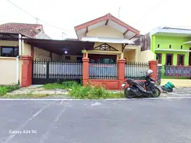 Rumah bagus dekat luwes gentan