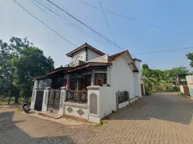Rumah 2 Lt plus bawah tanah di Jl. Melati, Srondol Wetan, Banyumanik