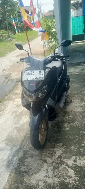 NMAX warna hitam favorit