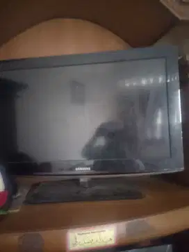 LCD SAMSUNG 32 LA32B460B2XXD kondisi gelap