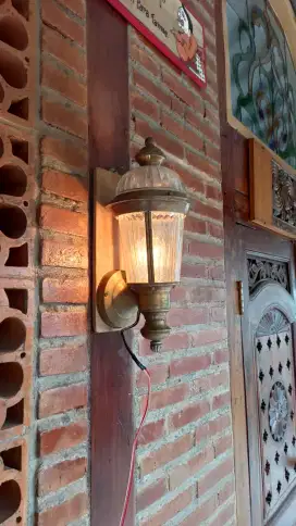 Lampu Dinding Kuningan Kuno