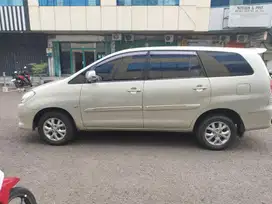Toyota Kijang Innova 2011 Bensin