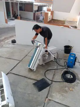 Perbaikan Ac, pasang, cuci, kulkas, freezer showcase M cuci (service)