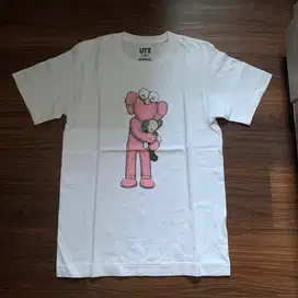 Kaos Uniqlo x Kaws Pink BFF White Original Rate