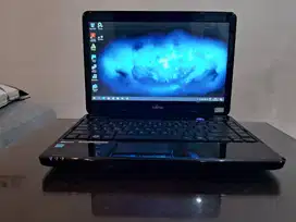 Laptop Core i5 SSD +HDD Fujitsu BADAK Mulus Garansi