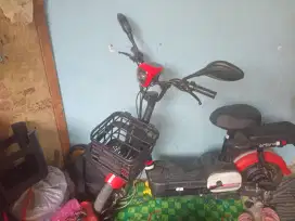 DIJUAL SEPEDA LISTRIK GENIO