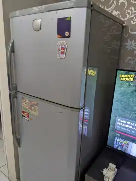 Kulkas LG 2pintu
