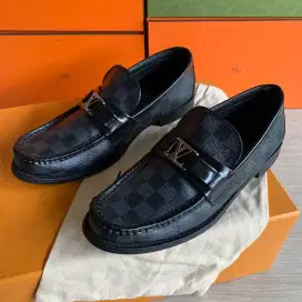 Louis Vuitton Hockenheim damier loafers pria

Work shoes sepatu 42