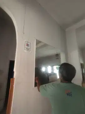 Kaca cermin ukuran 1,5x2 bekas di cafe 600 nego sampe jadi