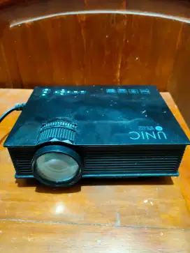 Mini Proyektor Unic Siap Pakai