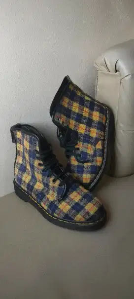 Dr Martens Tartan size 40