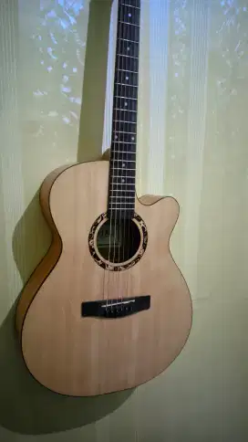Gitar Dluxe se pabrik sama cowboy