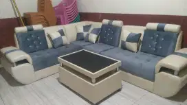 Sofa minimalis.