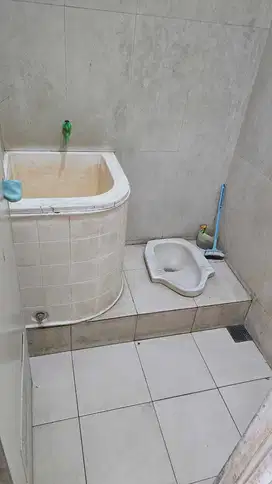 Disewakan Tempat Usaha Dekat Jalan Raya