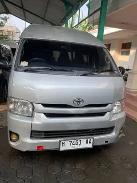 HIACE COMMUTER 2.5 MT
