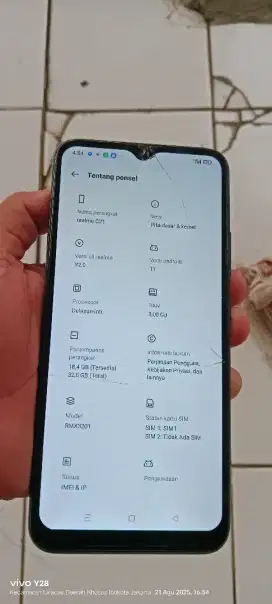 Realme c21.  3/32. Mnus retak sma camera dpan burem llainya ok lah