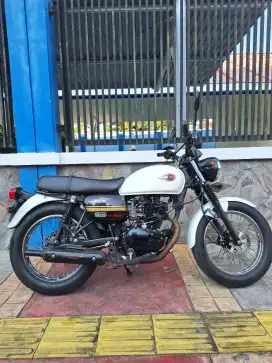 Kawasaki W175 White Crystal Pearl
