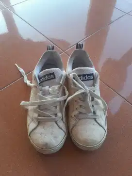 Sepatu second adidas size 39