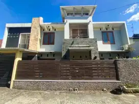 DIJUAL RUMAH 2 LANTAI DI POGUNG BARU DEKAT KAMPUS UGM YOGYA