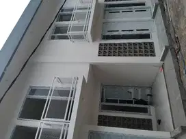 rumah siap huni akses mobil dekat ke tb simatupang di kramat jati