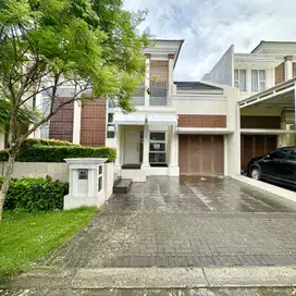Dijual Rumah Sheffield Bagus Banget di Kawasan Favorit Greenwich Park