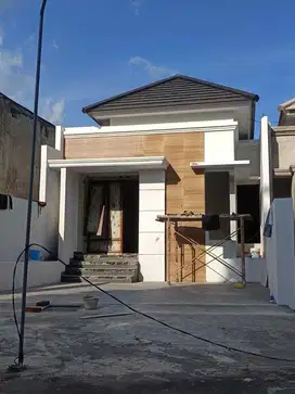Rumah proses bangun timur pasar Gentan  jakal km 10 Sleman