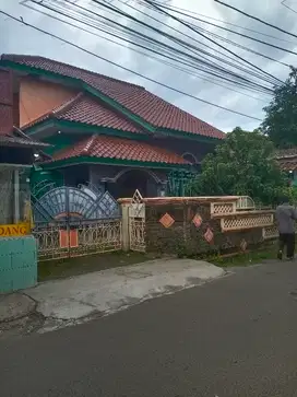 Dijual Rumah Mewah + kostan di Beji Kota Depok
