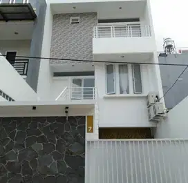 Dijual Rumah di Jakarta Barat 3 lantai