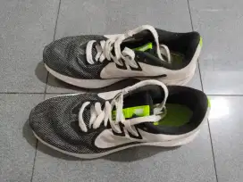 Sepatu Running Nike size 40 mulus