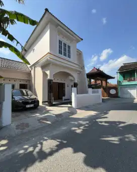 Rumah Mewah 2 Lantai Tepi Jalan Dekat Kotagede 10 Menit Ke Blok O