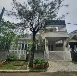 Dijual Rumah Asri 2 Lantai dalam Komplek Cinere, Jl Tampak Siring