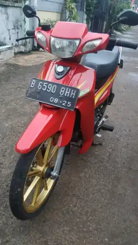 Vega R merah 2005