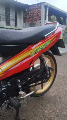 Vega R merah 2005