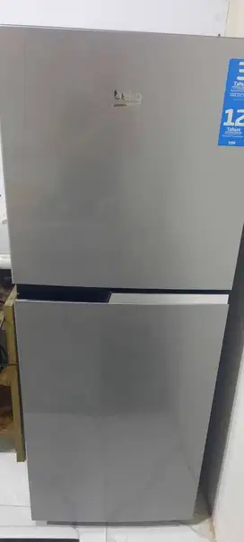DIJUAL! Kulkas BEKO 2 Pintu, Kondisi Mulus, Harga Bagus, Masih Garansi