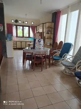 VILLA ISTANA BUNGA TIGA LANTAI FURNISHED LEMBANG