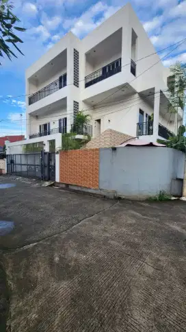 Dijual cepat Rumah modern tropis 3 lantai hook komplek Jatibening