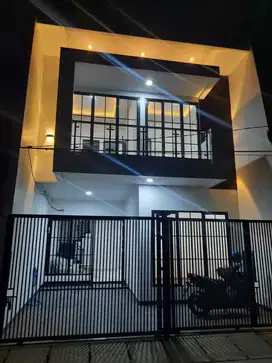 Rumah baru di Meruya Utara dengan lebar 6 meter bebas banjir