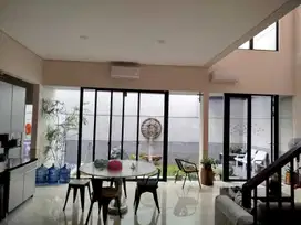 Rumah Astoria Park Babatan Pantai Minimalis