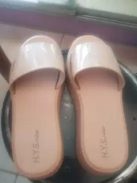 Sendal tinggi warna coklat