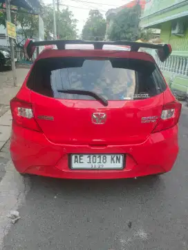 Mobil bekas serasa baru