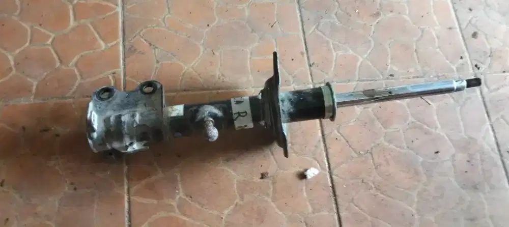 Di jual.shock breaker depan kanan Avanza