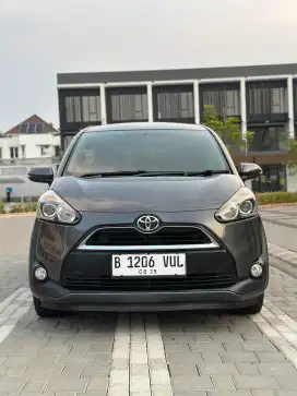 TOYOTA SIENTA V 1.5 AT 2016