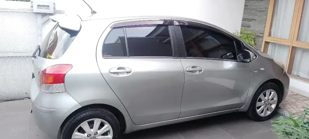 SELLER PRIBADI - Toyota Yaris 2011 J 1,5 AT pemakaian pribadi