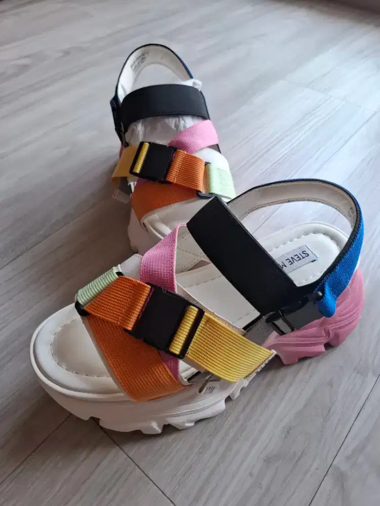 Steve Maddaen sandal sepatu