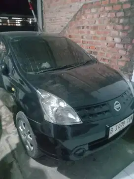 nissan grand livina