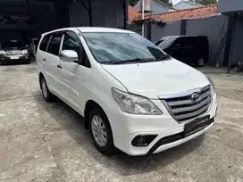 Toyota Innova E 2014 Bensin Automatic Mobil Mewah siap pakai