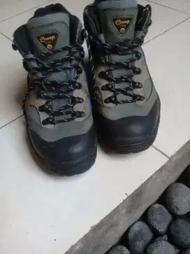 Dijual sepatu borongan