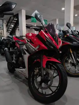 HONDA CBR 150R FACELIFT THN 2018. KM LOW. RAJIN SERVIS KONDISI ANTIK