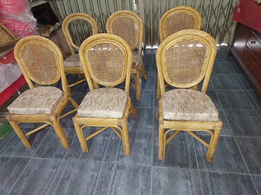 9 Bangku Rotan Bekas