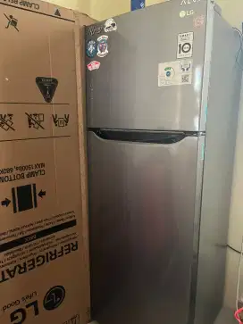 Kulkas 2 pintu LG smart inverter